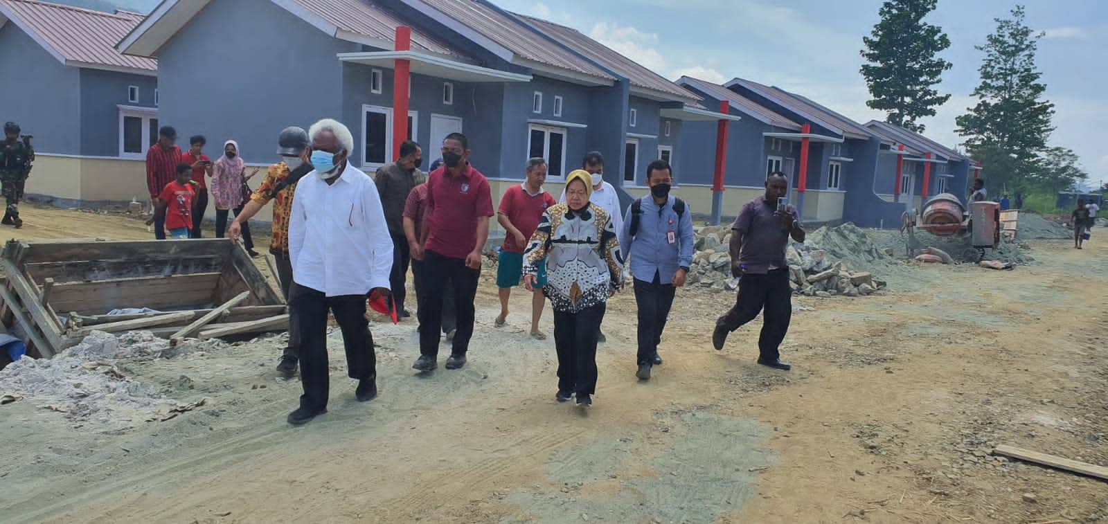 Ilustrasi berita Papua: Akan Diresmikan Presiden Jokowi, Mensos Risma Tinjau 76 Rumah Sehat Untuk Korban Banjir Bandang Sentani