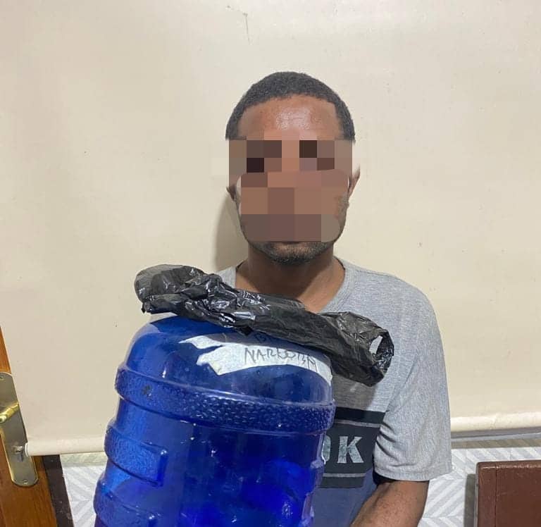 Ilustrasi berita Papua: Pembuat Miras Oplosan di Jayapura Diciduk Polisi, 17 Botol "Ballo" Diamankan