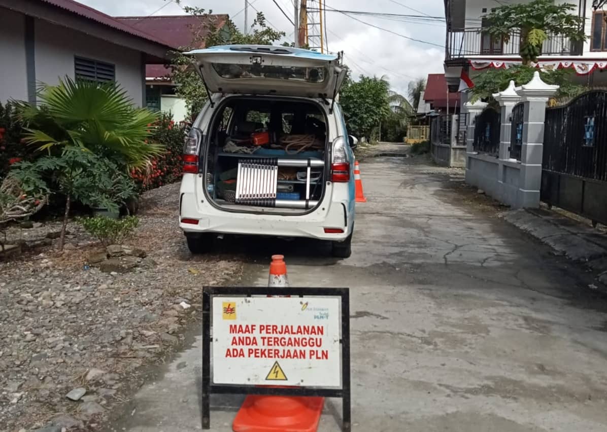 Ilustrasi berita Mimika: Sempat Terganggu, Petugas PLN UP3 Timika Benahi Jaringan Kabel Bermasalah di Area Kelurahan Pasar Sentral Timika