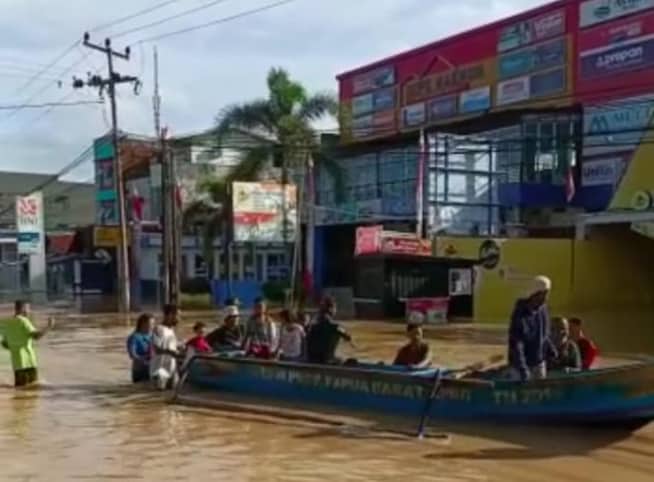 Ilustrasi berita Papua: Ibu dan Anak Tewas Akibat Banjir di Sorong, Pemprov Papua Barat Beri Santunan ke Korban