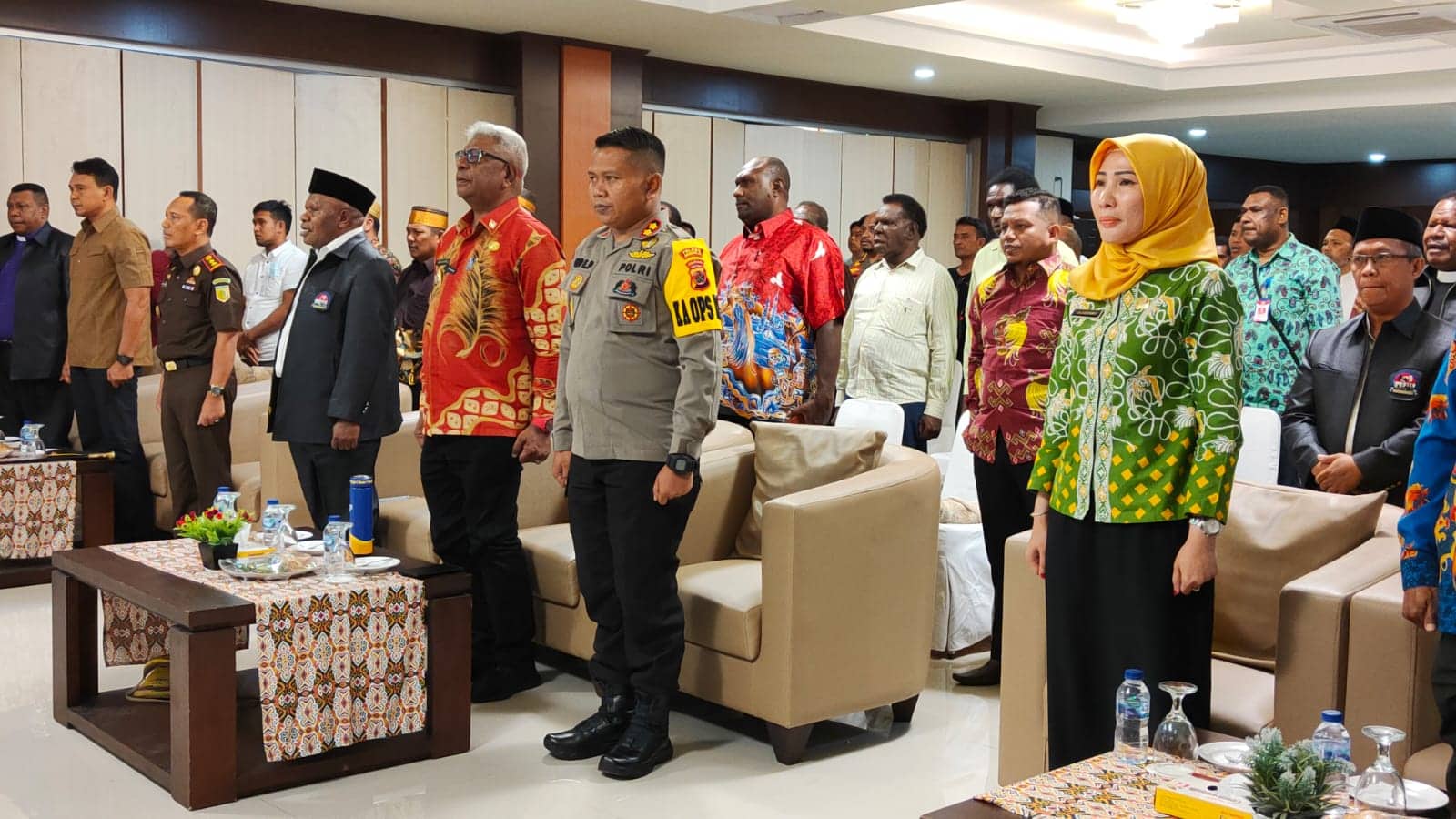 Ilustrasi berita Mimika: Bersama Forkopimda, Plt Bupati Mimika Hadiri Doa Bersama Lintas Agama, Beri Pesan Persatuan dan Jaga Kedamaian