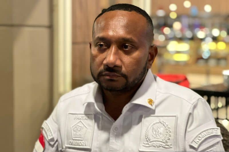 Ilustrasi berita Papua: Yan Mandenas: Boaz Solossa Ingin Kembali ke Persipura Jayapura