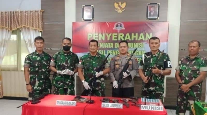 Ilustrasi berita Papua: Masyarakat Papua Serahkan 14 Senjata dan Amunisi Kepada Danrem Biak