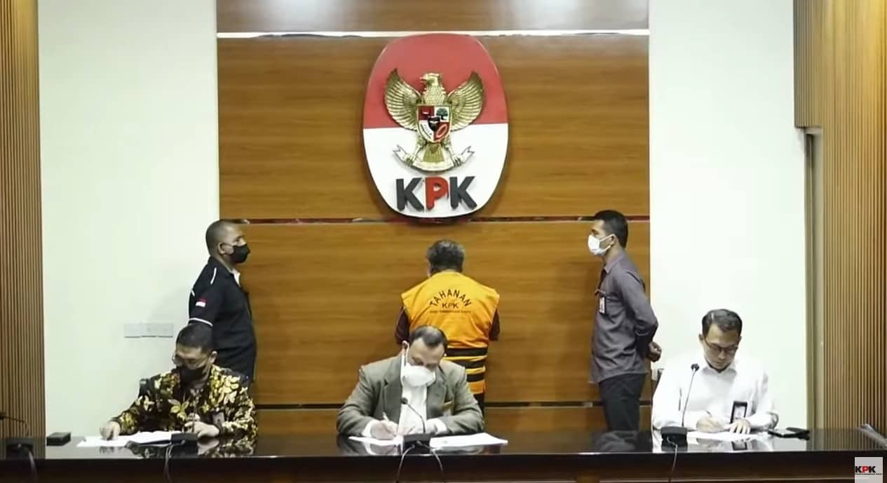 KPK saat mengumumkan nama 3 tersangka korupsi Gereja Kingmi Mile 32 Timika.