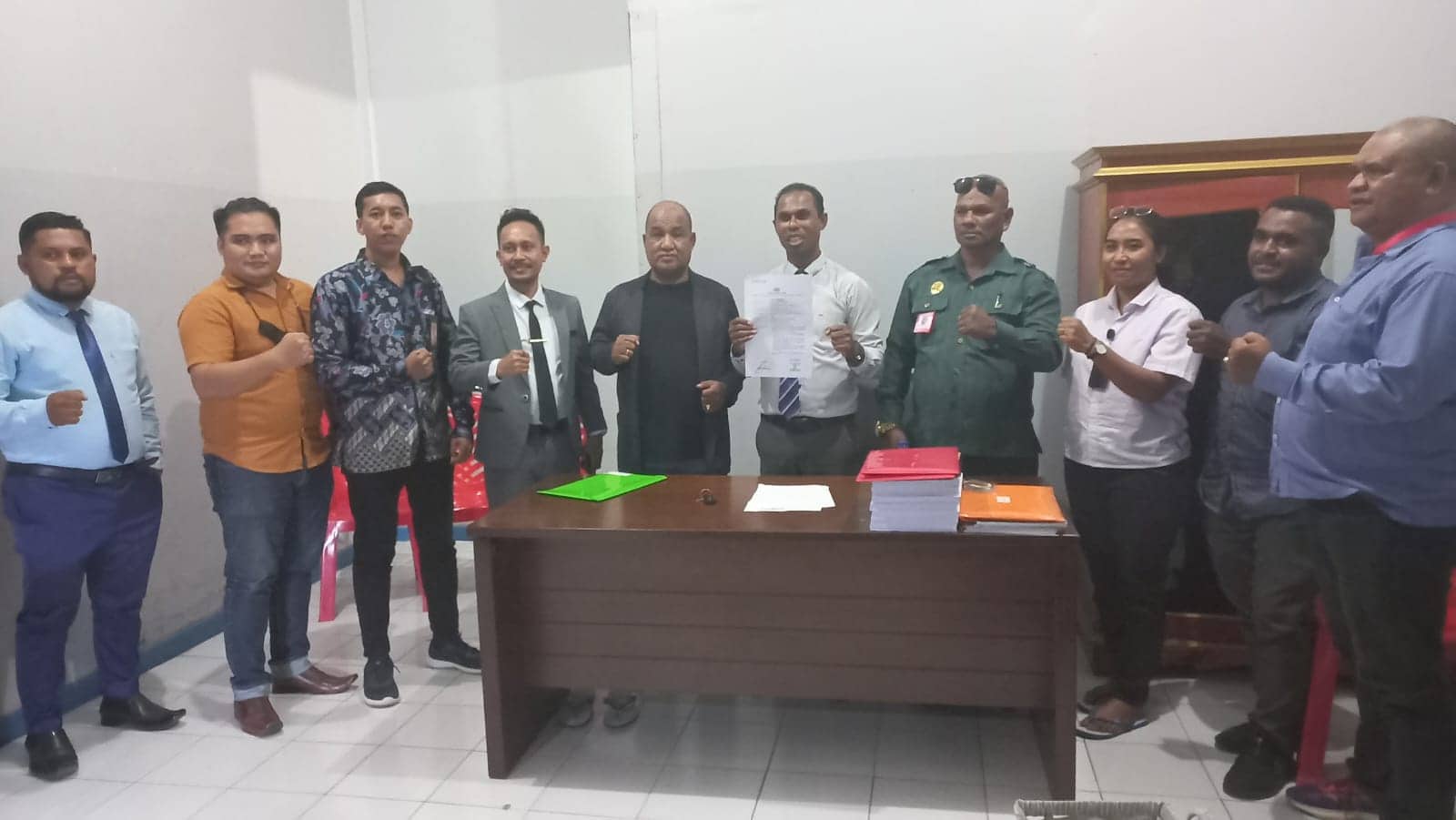 Ilustrasi berita Mimika: Selalu Dituding Ada Dibalik Penangkapan Bupati Eltinus, Wakil Bupati Mimika Resmi Lapor YK Cs ke Polres Mimika