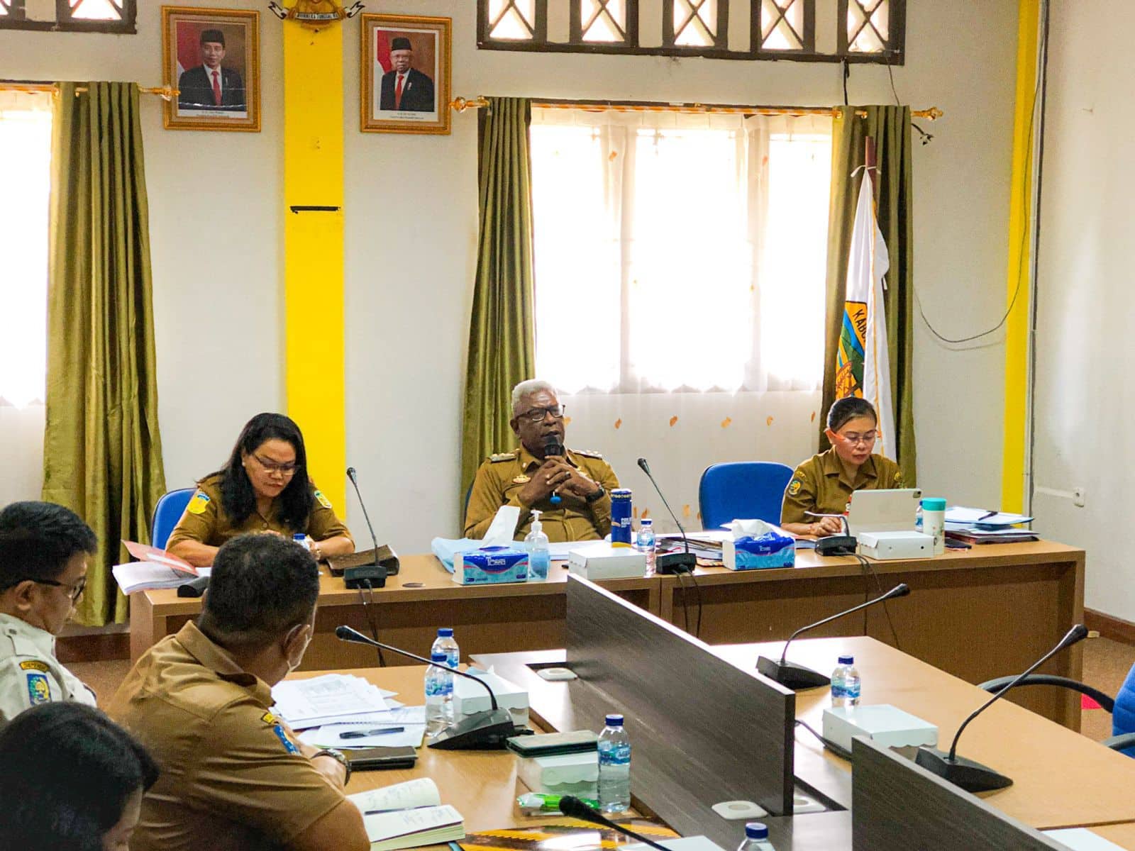 Ilustrasi berita Mimika: Sehari Sebelum Masa Jabatan Berakhir, Plt Sekda Mimika Dampingi Plt Bupati Mimika Rapat Evaluasi Penyerapan APBD 2022