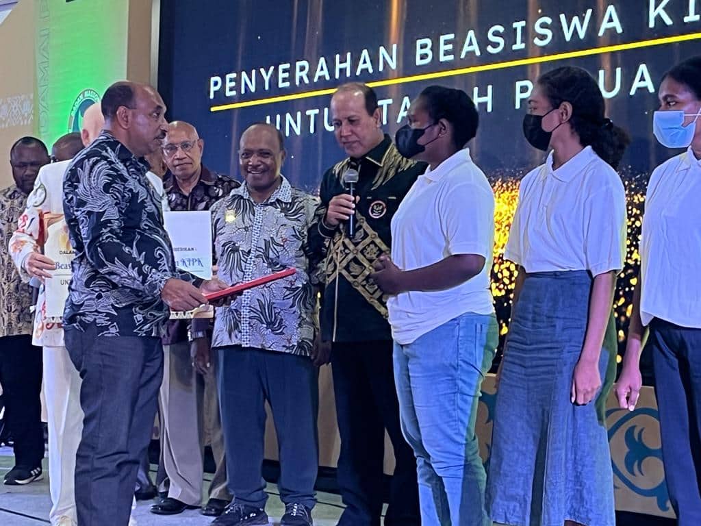 Ilustrasi berita Papua: Badan Penanggulangan Teroris Berikan Beasiswa pada 60 Putra-putri Papua, Boy Rafli: Demi Kemajuan Papua