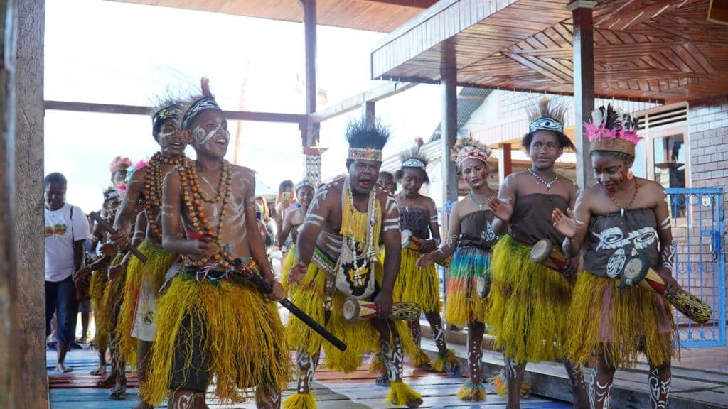 Ilustrasi berita Papua: Unjuk Kebolehan Pemuda Kampung Yoboi Dalam Memanfaatkan Pohon Sagu