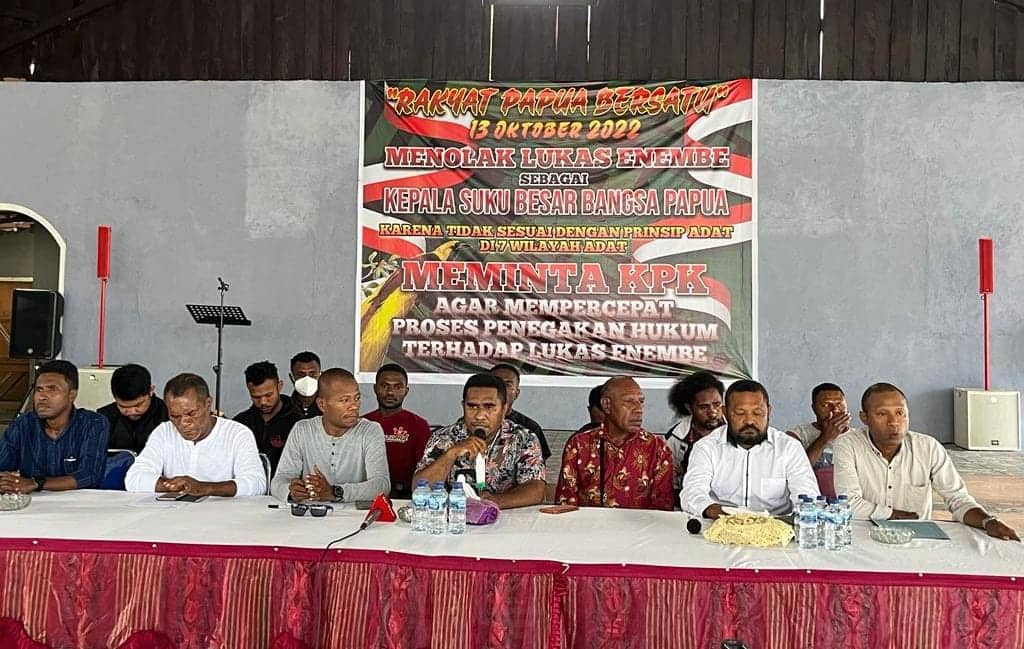 Ilustrasi berita Papua: Rakyat Papua Bersatu Tolak Gubernur Lukas Enembe Sebagai Kepala Suku Besar Papua