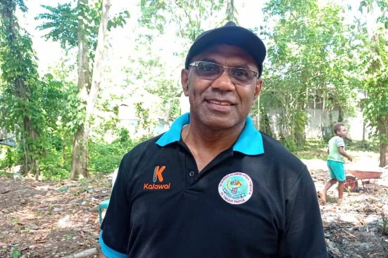 YOHANIS MOMOT KADIS PU PAPUA BARAT