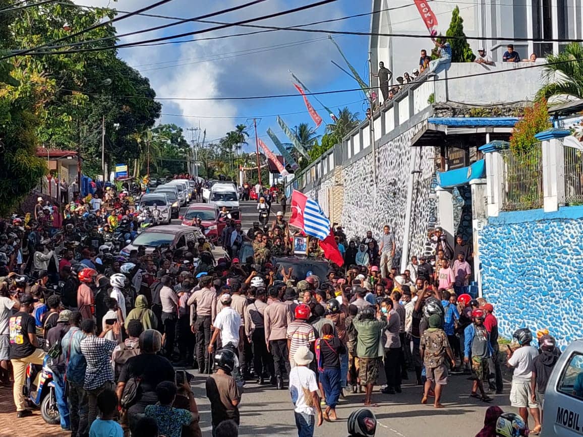 Ilustrasi berita Papua: Bendera Bintang Kejora Berkibar Pasca Pemakaman Filep Karma, Kapolres Mackbon : Kita Sedang Identifikasi Pelaku