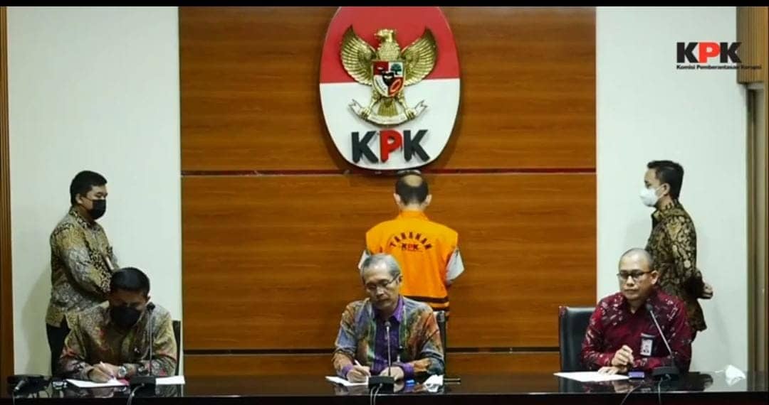 Satu tersangka TA korupsi Gereja Kingmi Mile 32 Timika ditahan KPK.