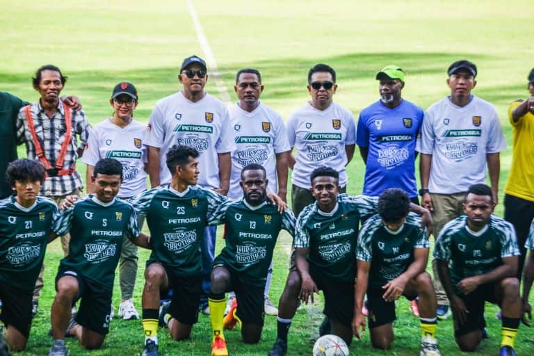 Ilustrasi berita Mimika: Kompetisi Liga 3 Libur, Waanal Brother FC Kunjungi Area Reklamasi PT Freeport Indonesia , Gelar Friendly Match dan Tanam Pohon Bintangor di Mile 21