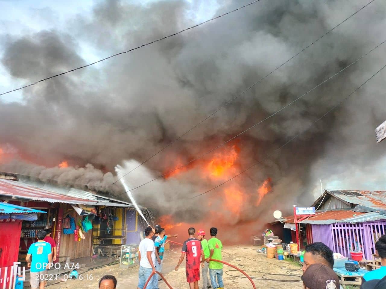 Ilustrasi berita Papua: Kebakaran Hanguskan Puluhan Bangunan di Kampung Awunawai, Kepulauan Yapen, Satu Warga Derita Luka Bakar