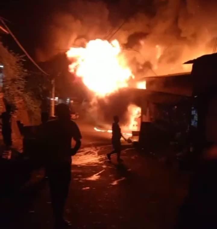 Ilustrasi berita Papua: Breaking News : Pasar Inpres Dok IX Jayapura Terbakar, Sejumlah Orang Terjebak di Rusunawa