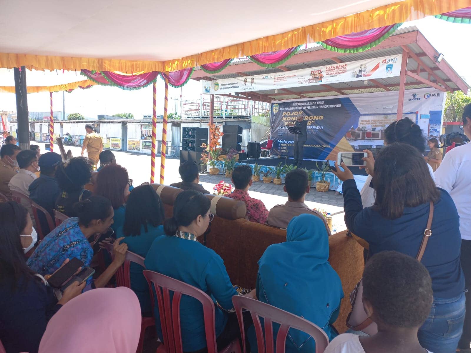 Ilustrasi berita Mimika: Plt Bupati Mimika Launching "Pojok Nongkrong SI PINTER" dan e-retribusi Pasar Sentral, Inovasi Layanan Jemput Bola