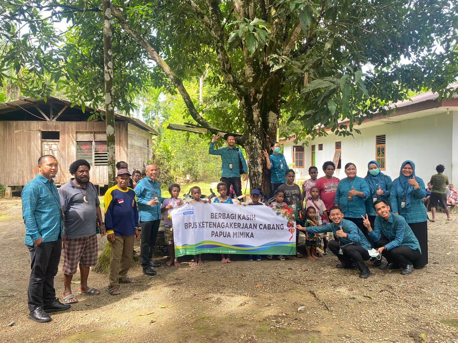 Ilustrasi berita Mimika: Bagi Paket Sembako, BPJS Ketenagakerjaan Papua MimikaBerbagi Kasih Natal