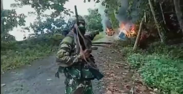 Ilustrasi berita Papua: Iring-iringan Kendaraan Polres Kepulauan Yapen Disergap TPN-OPM, Tiga Mobil Polisi Dibakar