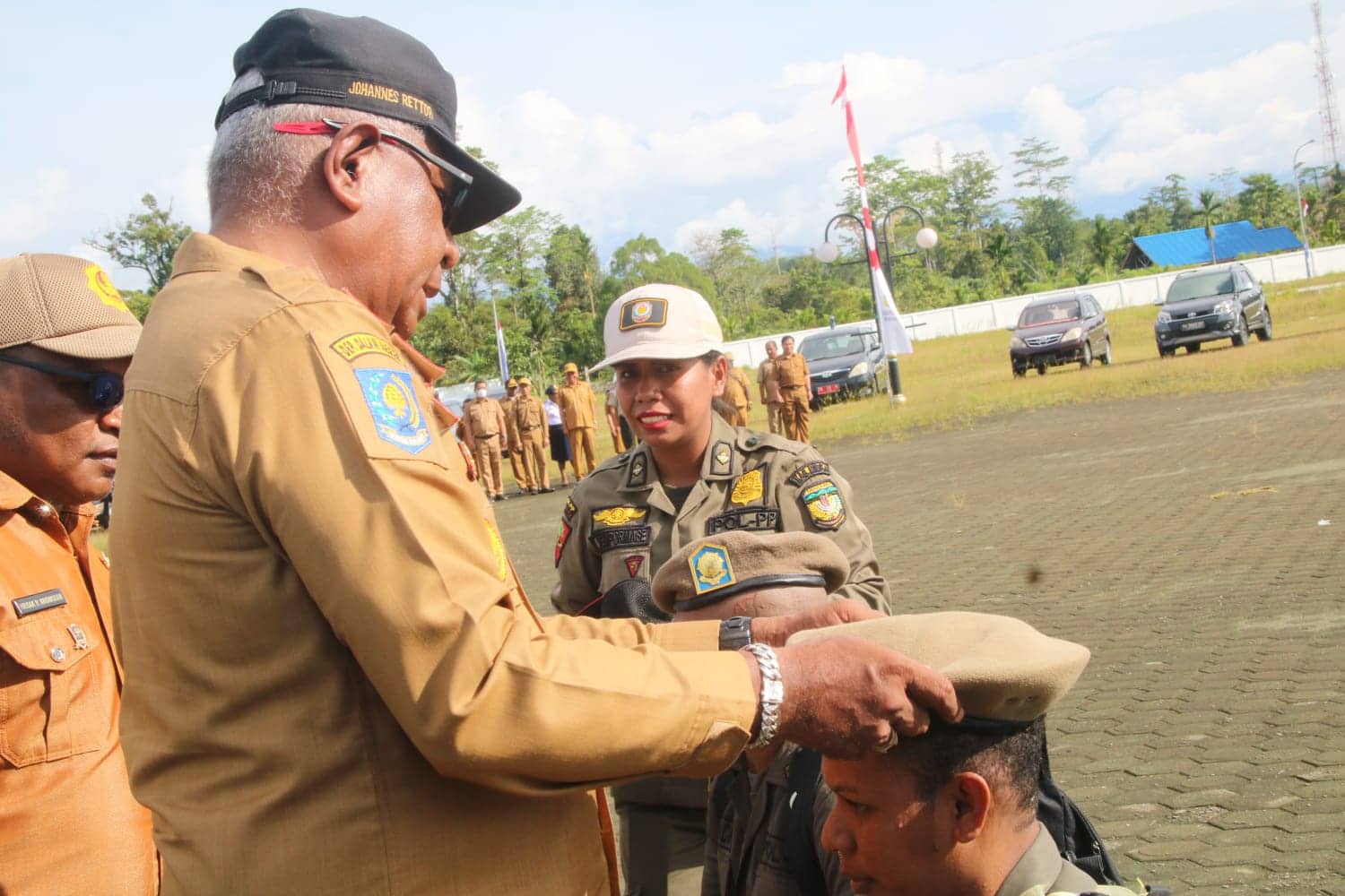 Ilustrasi berita Mimika: Pimpin Apel Gabungan dan Pembaretan Satpol PP, Plt. Bupati Mimika Komitmen Tingkatkan SDM