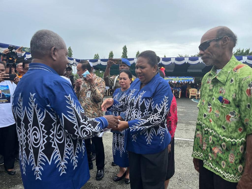 Ilustrasi berita Papua: Bupati dan Wakil Bupati Jayapura Serta ASN Gelar Perpisahan dan Natal Bersama