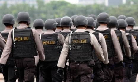 Ilustrasi berita Papua: Ulah Dua Pemabuk Massa Serang Polres Tolikara, 5 Polisi Terluka, Seorang Warga Tewas