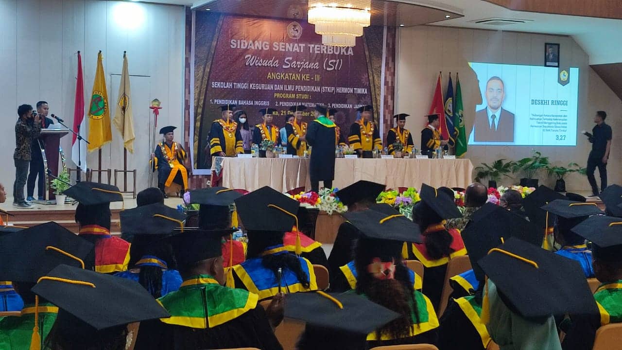Ilustrasi berita Mimika: Jangan Jadi Guru yang Membuat Siswa Malu dan Takut, 44 Mahasiswa Angkatan ke-III STKIP Hermon Timika Jalani Wisuda