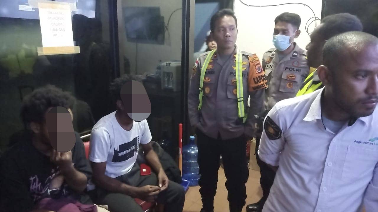 Ilustrasi berita Papua: Petugas Avsec Bandara Sentani Gagalkan Penyelundupan Narkoba, Dua Penumpang dan 23 Gram Ganja Diamankan