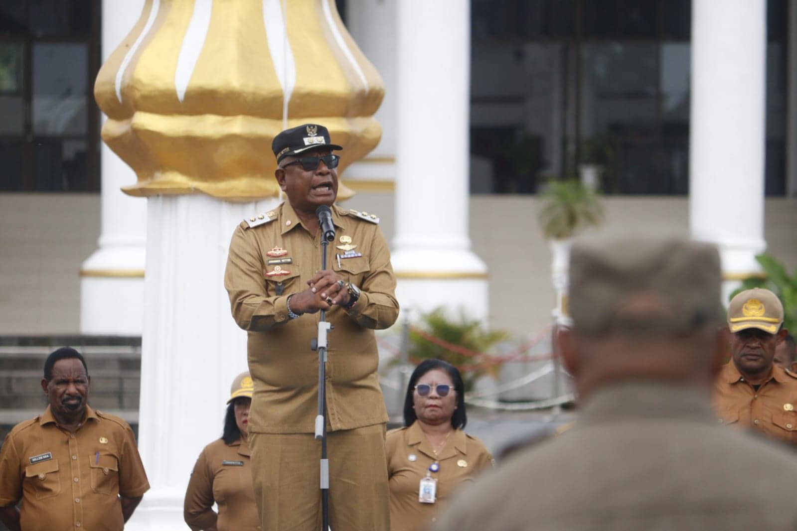Ilustrasi berita Mimika: Kepemimpinan OMTOB "Dikudeta", Plt. Bupati Mimika Sindir Pejabat yang Gembira Atas Penetapan Dirinya Sebagai Tersangka
