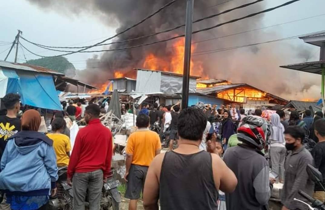 Ilustrasi berita JAYAPURA: Breaking News: Usai Pasar Pharaa, Pagi Ini Puluhan Kios di Pasar Youtefa Jayapura Rata Disapu Sijago Merah