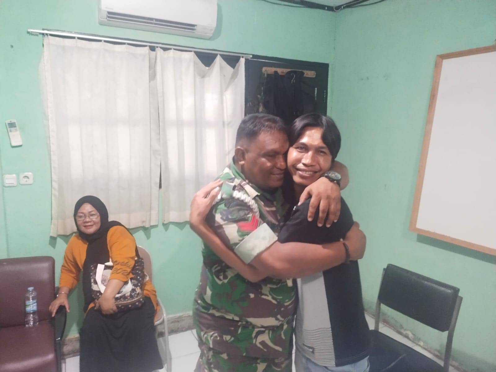 Ilustrasi berita Mimika: Kasus Pemukulan, Rendi dan Oknum TNI Sepakat Damai, Lettu Womsiwor: Pelaku Bukan Anggota Satgas