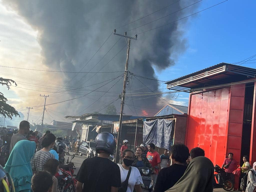 Ilustrasi berita Papua: Puluhan Kios di Pasar Baru Sentani Hangus Terbakar, Api Diduga dari Belakang Gereja