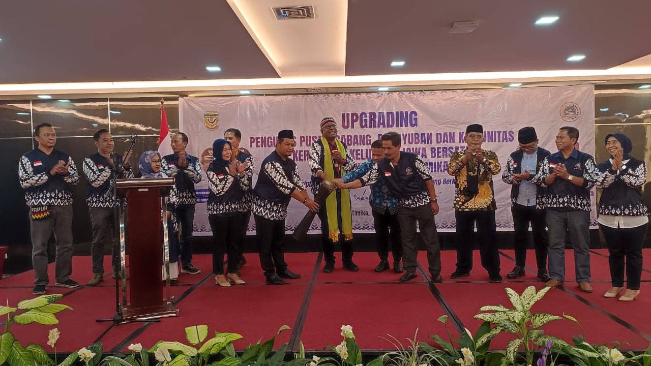 Ilustrasi berita Mimika: Upgrading Pengurus KKJB Mimika, Plt. Bupati JR : Pengurus Harus Punya Hati Kepada Masyarakat