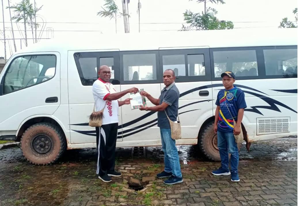 Ilustrasi berita Papua: Pemda Mappi Serahkan Satu Unit Bus Gratis Kepada Masyarakat Distrik Nambioman Bapai