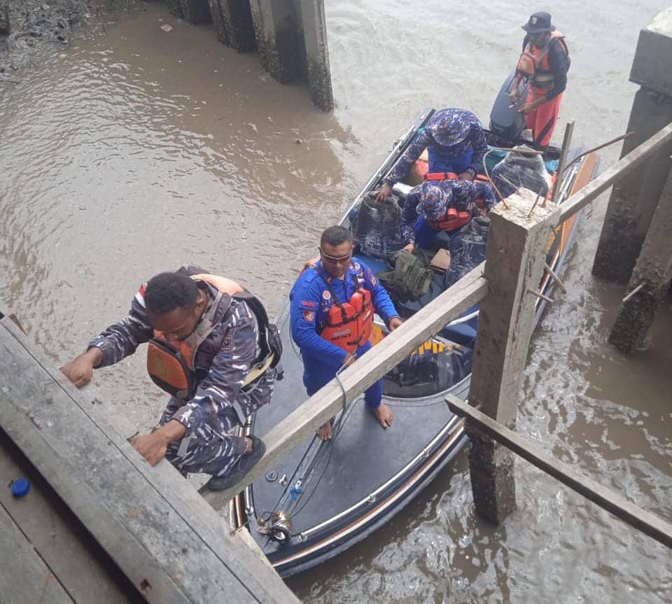 Ilustrasi berita Mimika: Terpeleset, Seorang Bocah Terjatuh dan Tenggelam di Dermaga, SAR Timika Lakukan Pencarian