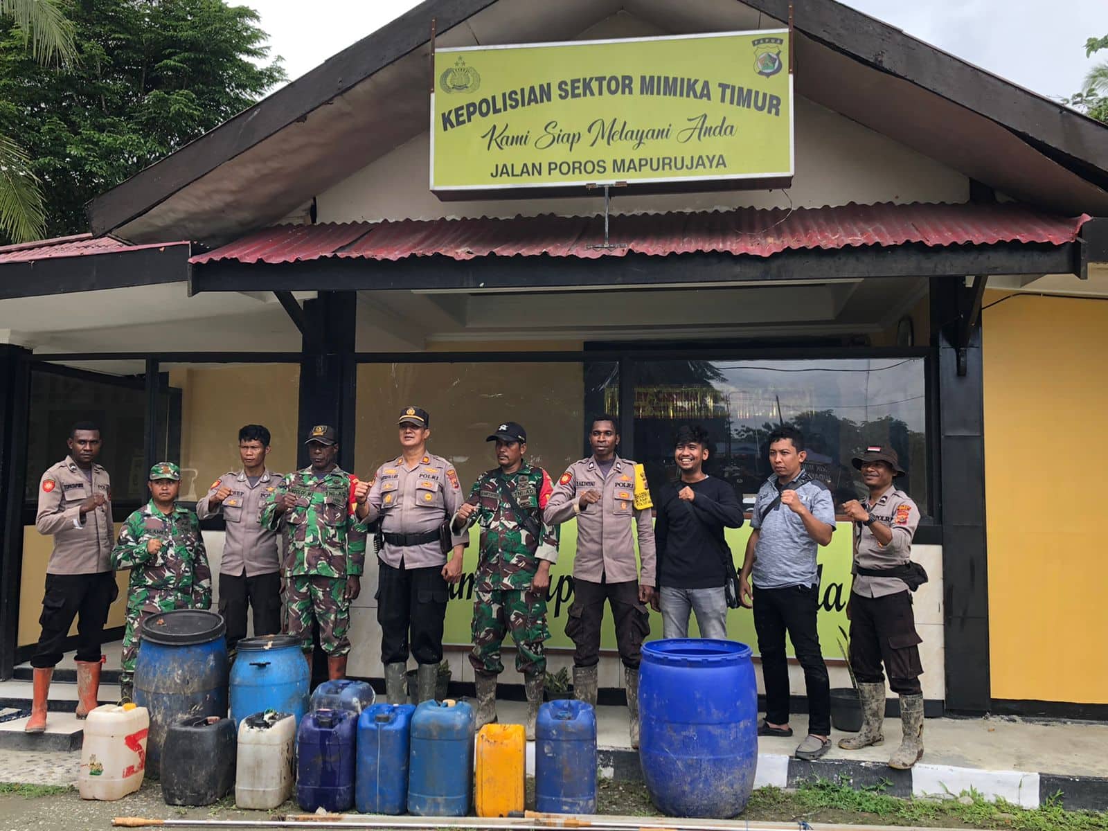 Ilustrasi berita Mimika: Polisi dan TNI Grebek Pabrik Milo di Hutan Cenderawasih, Seorang Warga Digelandang ke Polsek Mimika Timur