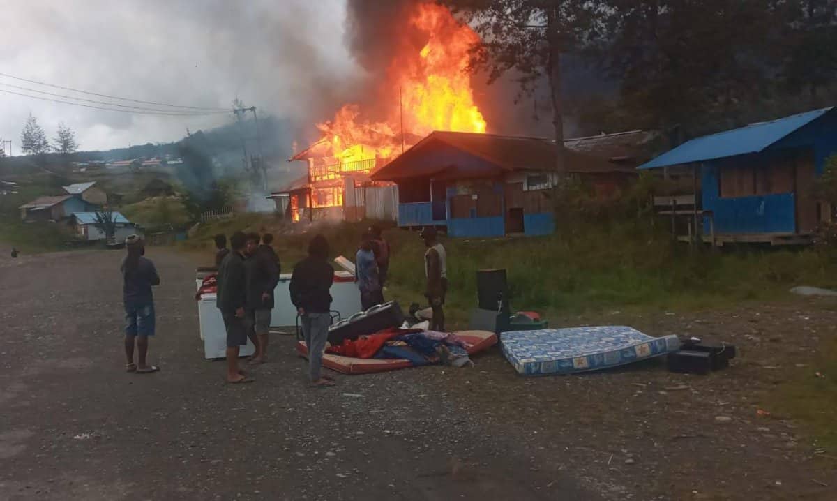 Ilustrasi berita Papua: Kapolda Papua : Empat Rumah Warga di Kago Puncak Dibakar Anggota KKB