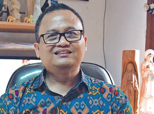 Ilustrasi berita Nasional: Ketua Komisi Liturgi KAJ Menanggapi Hoax Tentang Warna Pakaian Umat Saat Tri Hari Suci
