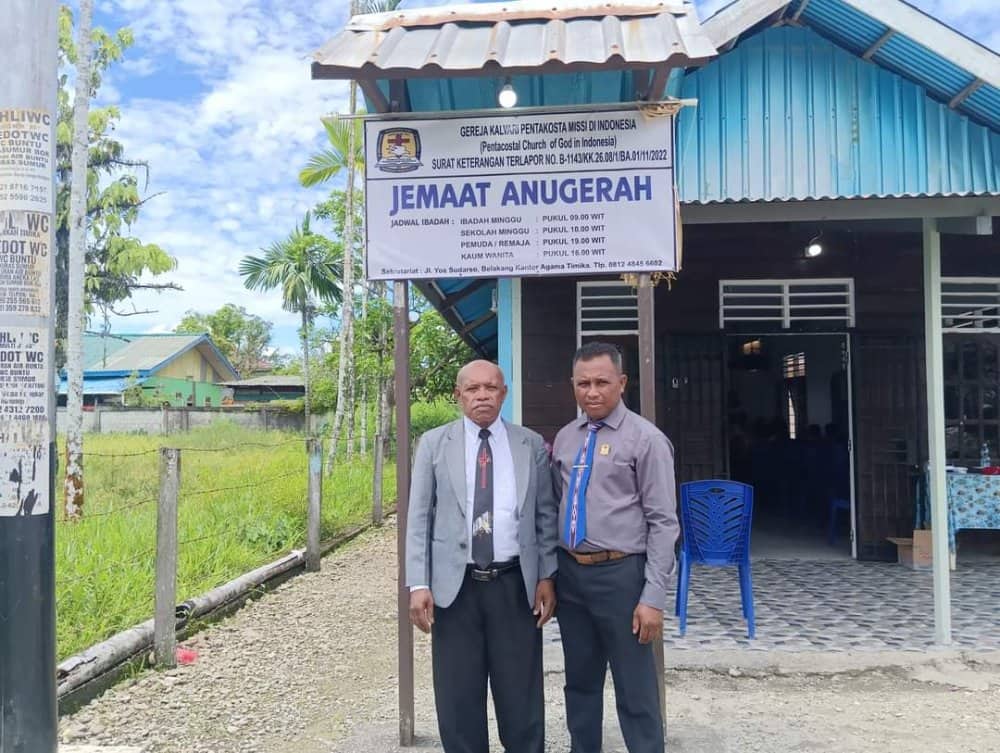 Ilustrasi berita Mimika: Rusak Grendel Jendela, Pencuri "Durhaka" Nekat Satroni Peralatan Ibadah di Gereja Kalvari Pentakosta Missi Timika, Polisi Belum Respon