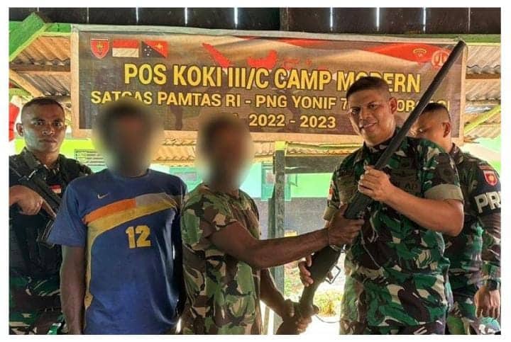 Ilustrasi berita Papua: Datangi Pos Satgas Yonif 725/Worogai, Dua Anggota KKB Serahkan Senjata