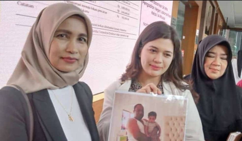Ilustrasi berita Papua: Veronica Jennifer Mulai Ungkap Bukti! Foto Wamendagri John Wempi Wetipo Gendong Anak Ditunjukan ke Publik