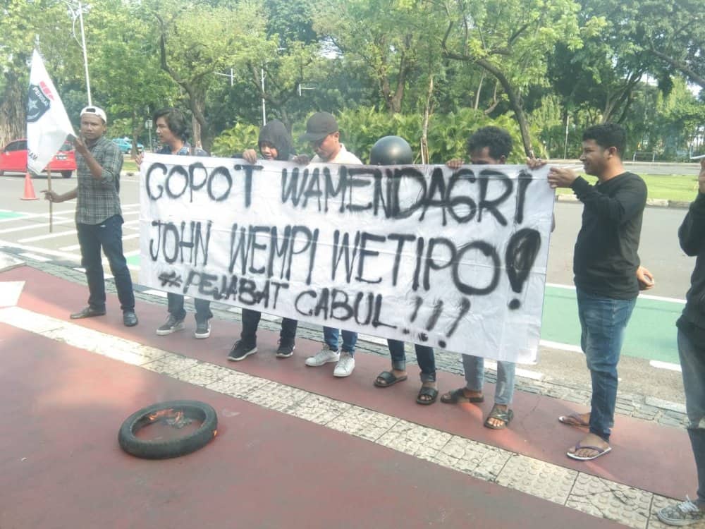 Ilustrasi berita Papua: Skandal Kian Heboh, Perisai Tuntut Presiden Segera Copot John Wempi Wetipo dari Jabatan Wamendagri