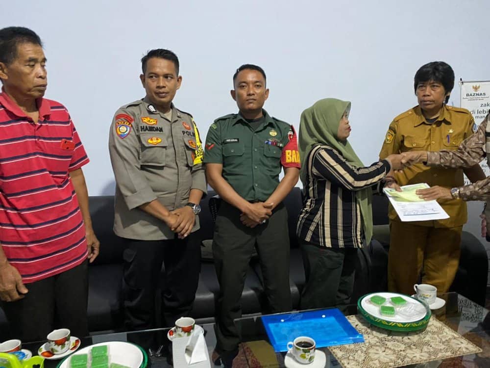 Ilustrasi berita Nasional: Baznas Kabupaten Bone Bantu Bedah dan Rehab Rumah Yang Hampir Ambruk