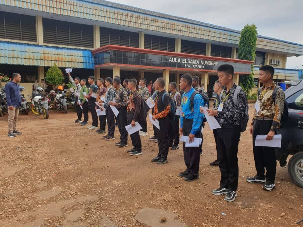Ilustrasi berita Papua: Berikut Daftar Nama 14 Casis dari Asmat yang Lulus Bintara Polri 2023