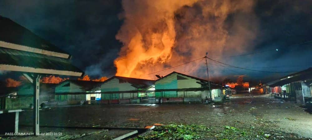 Ilustrasi berita Papua: Tadi Pagi, Pasar Jibama Wamena Jayawijaya Terbakar, 16 Kios Hangus Dilalap Api