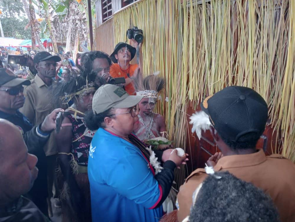 Ilustrasi berita Mimika: Wadir Monev YPMAK Resmikan Koperasi Konsumen Jita Mandiri Jaya, Cikal Bakal Pusat Grosir di Distrik Jita