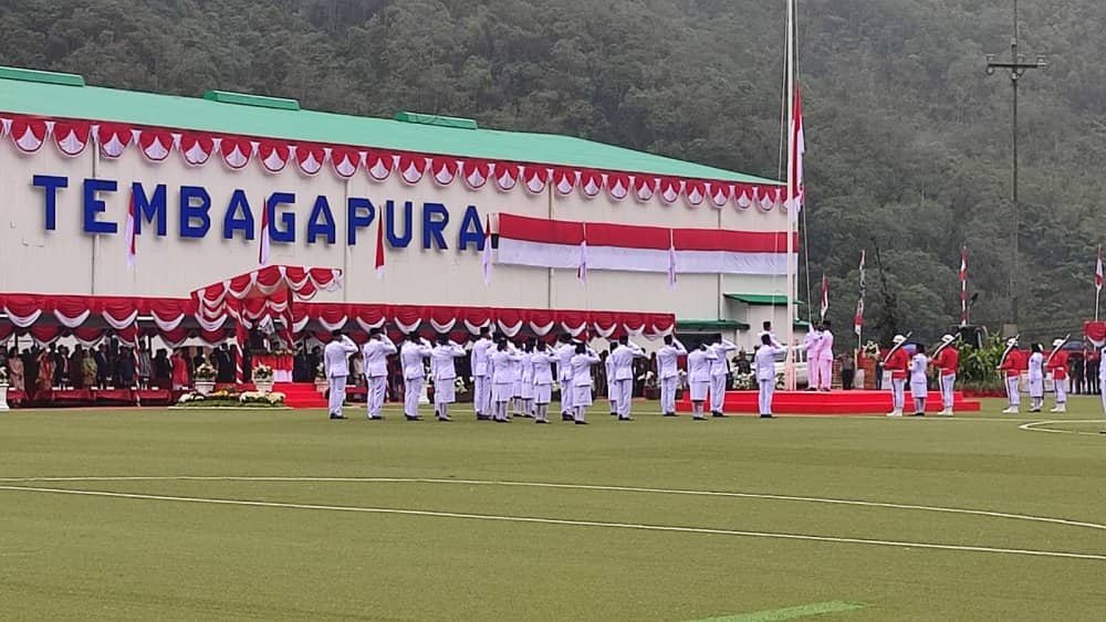Ilustrasi berita Mimika: Gunakan Standar Istana Negara, Upacara Pengibaran Bendera HUT RI ke-78 PTFI Diatas Ketinggian 2000 MDPL Berjalan Khidmat