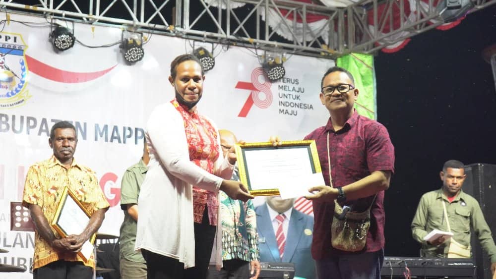 Ilustrasi berita Papua: Penjabat Bupati Mappi Berikan Reward kepada PNS dan Honorer Teladan