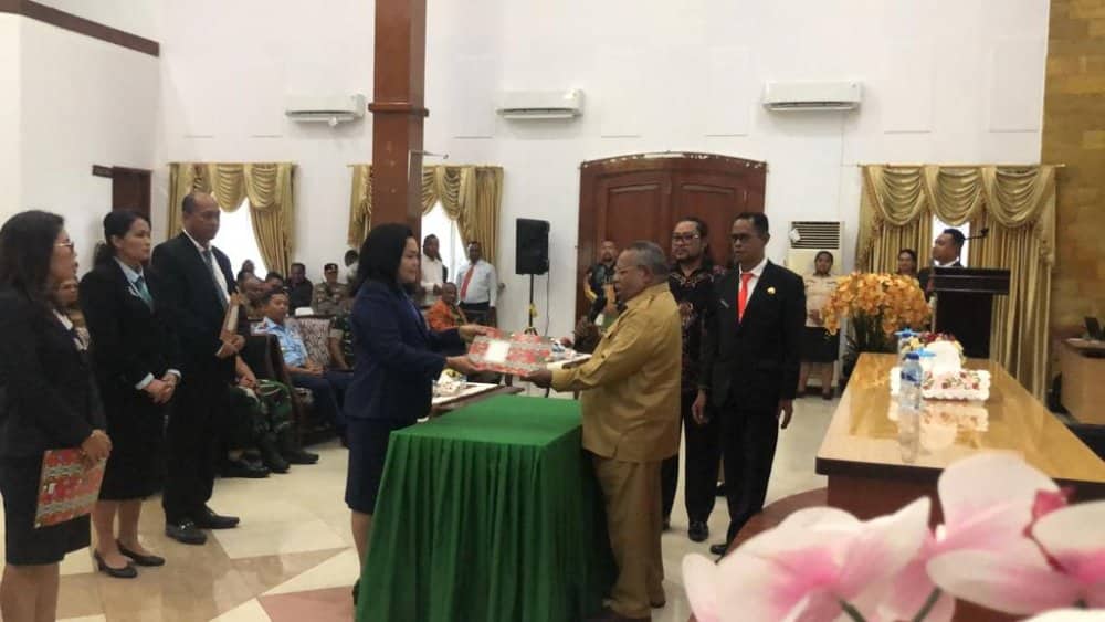 Ilustrasi berita Mimika: Aktif Jadi Bupati Mimika, Eltinus Omaleng Langsung Ganti Beberapa Pejabat Tinggi Pratama