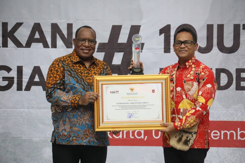 Ilustrasi berita Papua: Penghargaan ke-2 Diterima Penjabat Bupati Mappi Atas Gerakan Pembagian 10 Juta Bendera Merah Putih