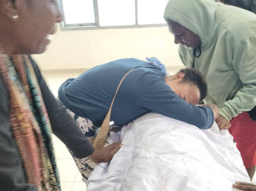Ilustrasi berita Mimika: Anak Tokoh Kamoro Timika Tewas Ditabrak, Video Mobil Hantam Tiang Listrik Saat Kejadian Beredar Luas